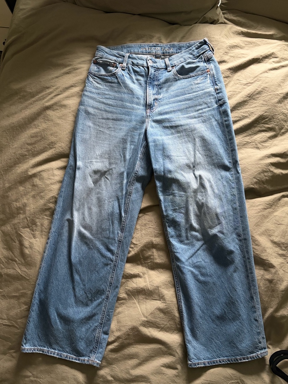 AE Curvy Super High-Waisted Baggy Straight Jean